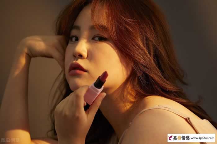 现在很多聪明的女人，都用这3种招数来套住男人(图1)