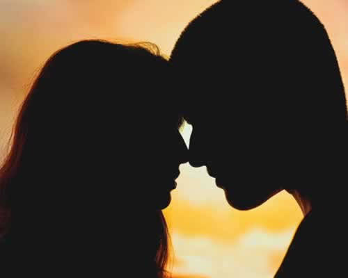 感情里，一个女人越“自卑”，这3个特征越明显 - 恋来情感网