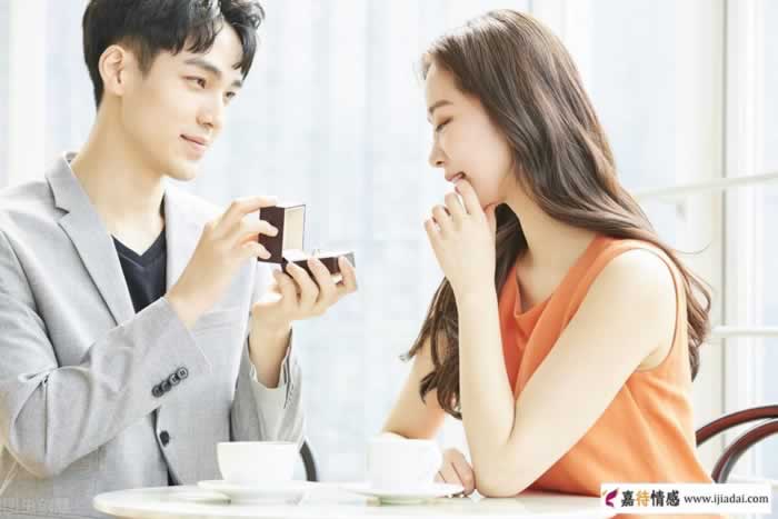 怎么让女人主动找你聊天？3个方法简单又实用(图1)