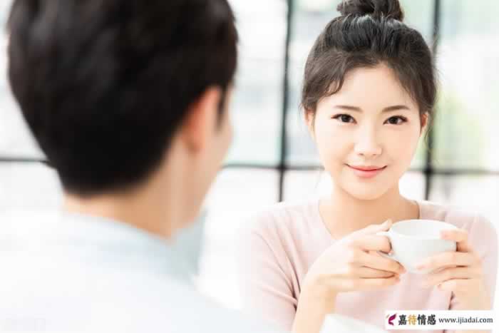 怎么让女人主动找你聊天？3个方法简单又实用(图2)