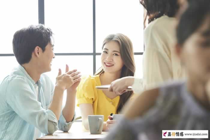 不爱你的男人，往往会释放3种信号，中一个就远离吧(图1)