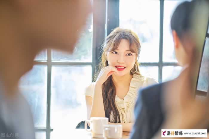 不爱你的男人，往往会释放3种信号，中一个就远离吧(图2)