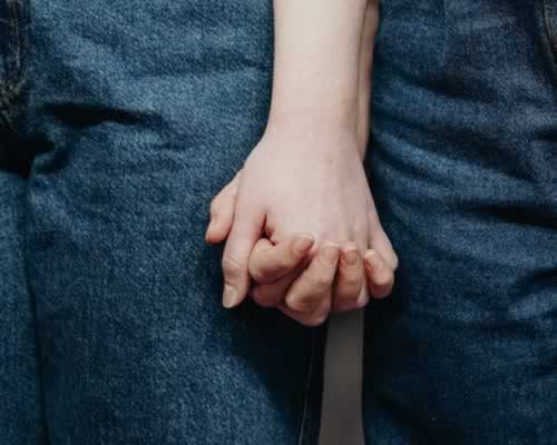 男人内心“弱爆”了，才会有这2种表现 - 恋来情感网