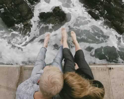 女同性恋该如何挽回爱情呢？ - 恋来情感网