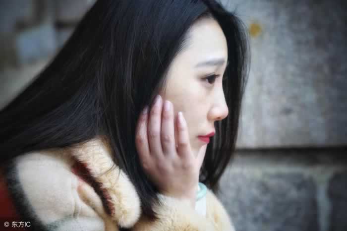 男友总是跟前任保持联系，该怎么挽回呢？(图2)