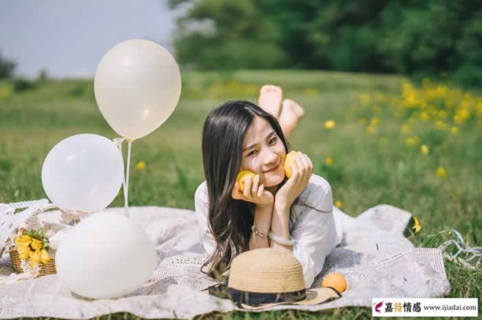 女人这3种肢体暗示，其实在告诉你可以追到她(图2)