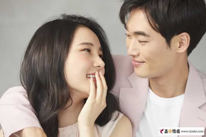 嘴会撒谎身体却很诚实，男人若爱你，这3点暴露无遗(图1)