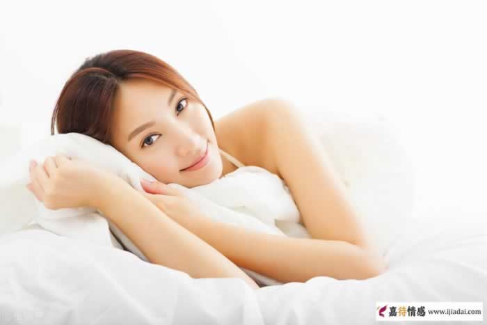 男人不联系你，聪明女人的2个“相处技巧”，比纠缠管用(图1)
