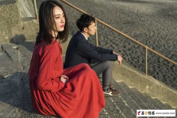 女人缺了爱，会有这3种“情不自禁”的异常表现(图2)
