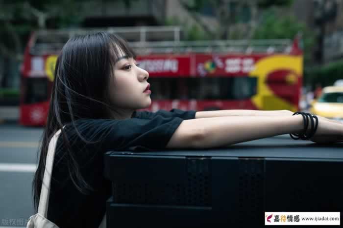 女人缺了爱，会有这3种“情不自禁”的异常表现(图3)