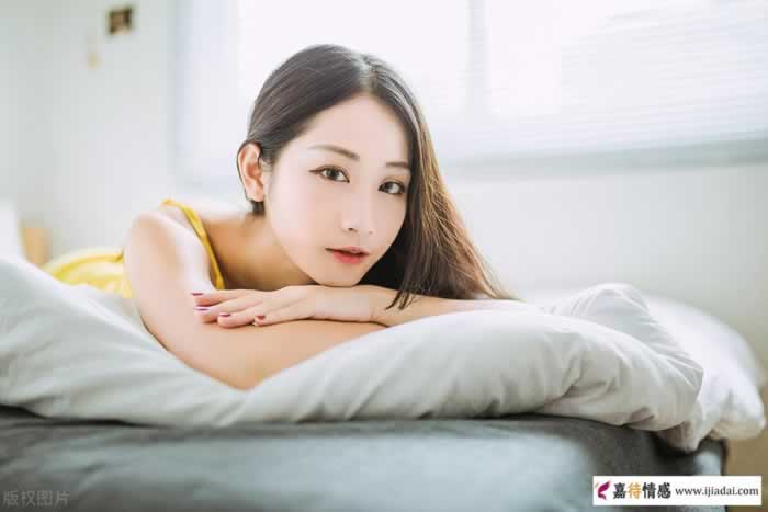 男人在“穷”的时候，聪明的女人会这么做(图1)