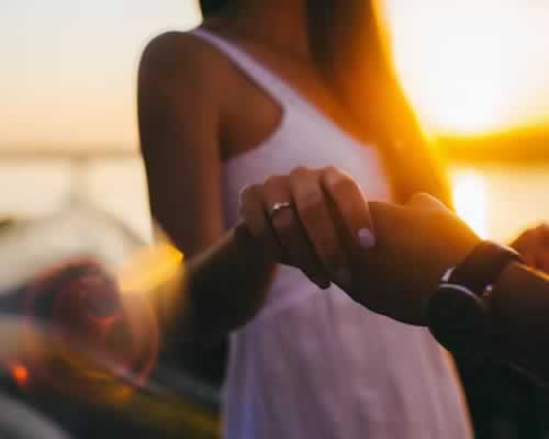 未婚妻对我很冷淡怎么办？ - 恋来情感网