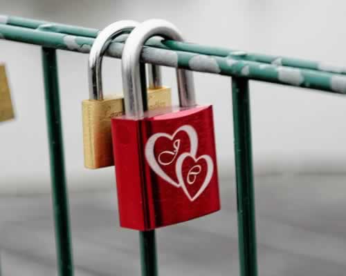 “为什么越亲密的人，越无话可说？”：杀死爱情的其实是你自己 - 恋来情感网