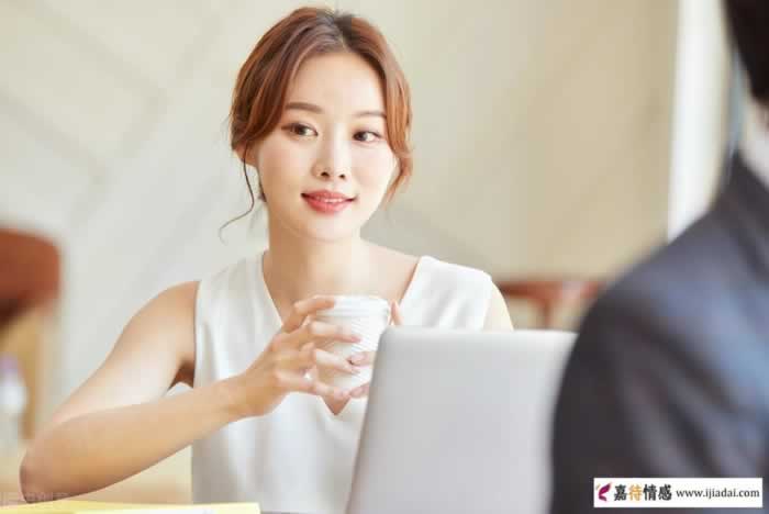 女人动心了才会有的3种“暗示性”行为(图4)