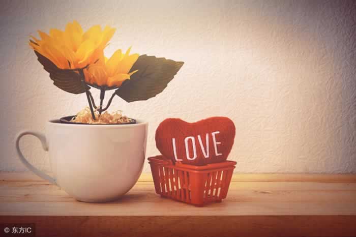 女人有这三个迹象时,说明已经怀疑人生了,一定要注意(图1) 女人有这三个迹象时,说明已经怀疑人生了,一定要注意(图1)