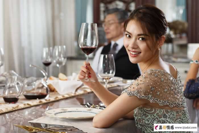 女人暴露出这3种态度，气场不输男人(图1)