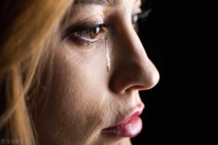 根据分手之后男女心理差异，挽回爱情要怎样挽回？(图1)
