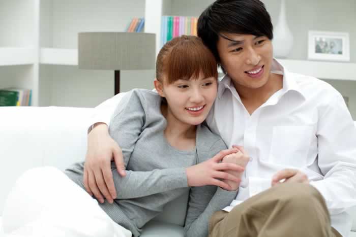 和前男友分手了，爱上前任的共同好友，姐弟恋有希望在一起吗？(图1)