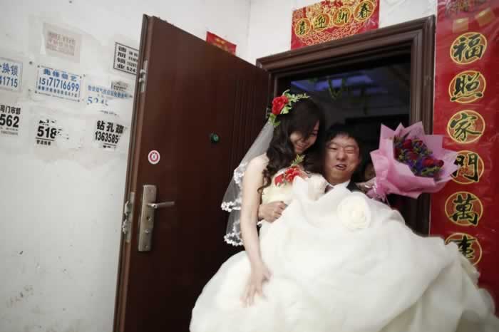 选择爱情还是赌一下这个男人，你会选择远嫁么？(图1)