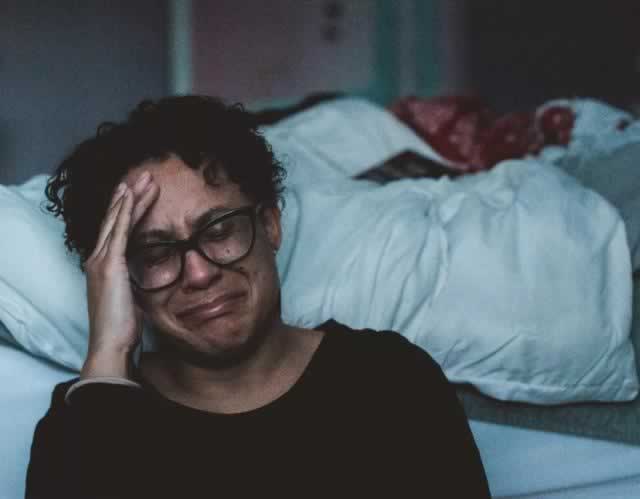男人悄无声息的情绪失控，是人生崩溃的开始(图1)
