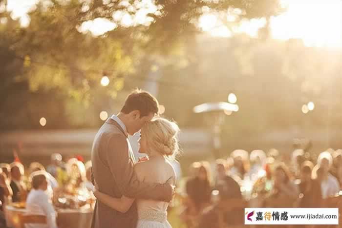 老公对我冷淡我该怎么办（两招挽回你们夫妻感情）(图1)