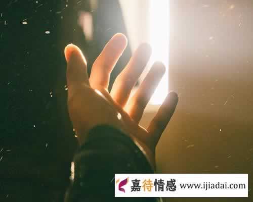 如何让男朋友越来越在意你 成功挽回男友的手段(图1) 如何让男朋友越来越在意你 成功挽回男友的手段(图1)